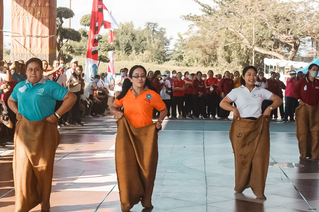 Penuh Semangat, Perwakilan TP PKK Desa Dalung Ikut Memeriahkan Rangkaian HUT Kemerdekaan RI ke-77
